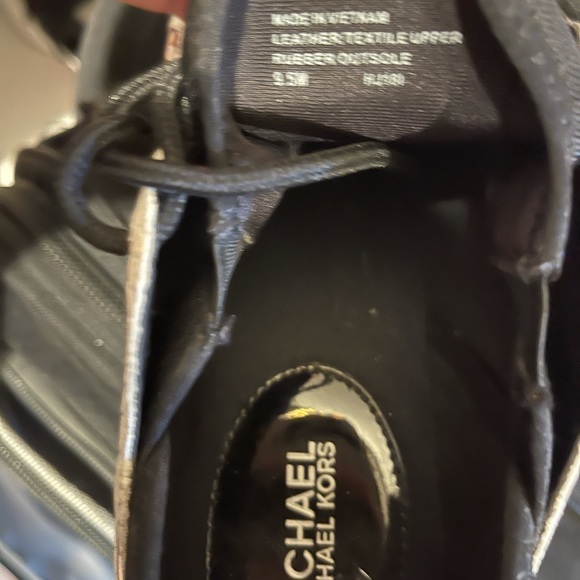 Like New sneakers - Picture 3 of 3